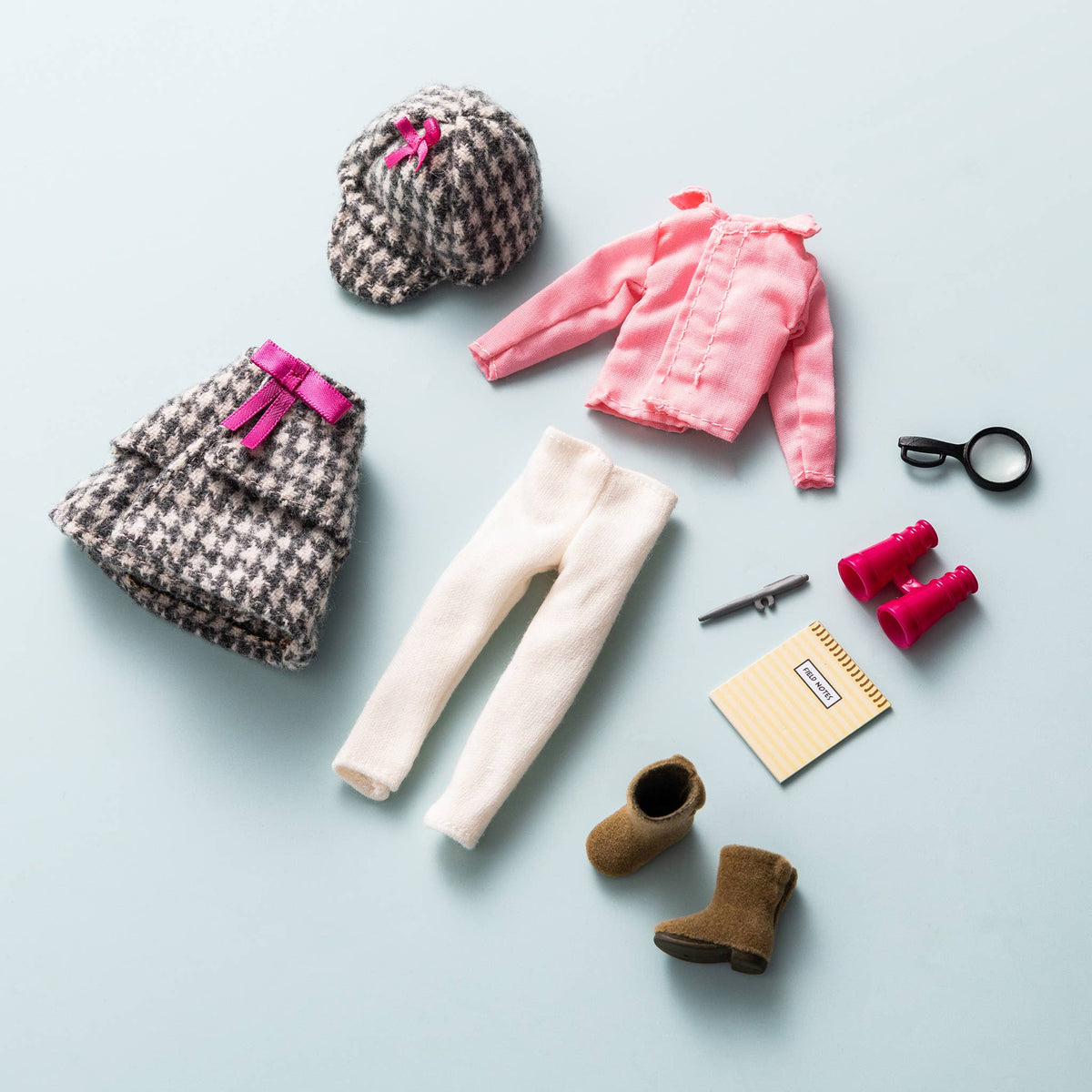 Mystery Solver – Lottie Doll Outfit & Accessories