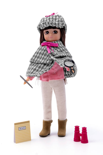 Mystery Solver – Lottie Doll Outfit & Accessories